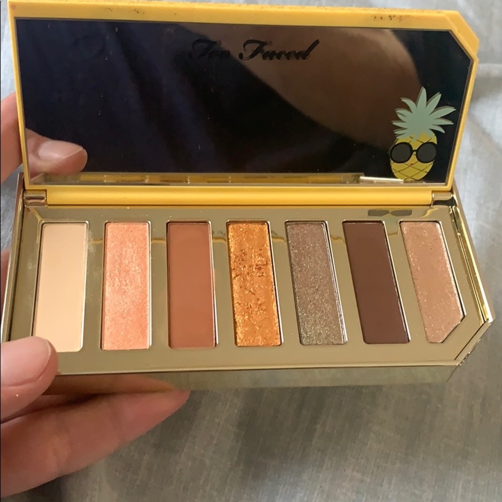 Two faced sparkling pineapple eyeshadow ✨🍍